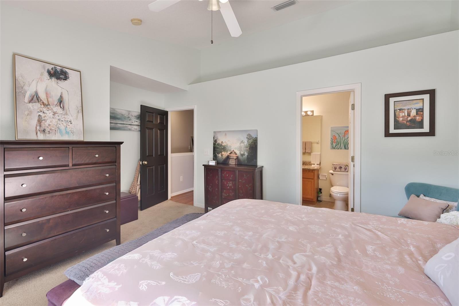 COUNTRY CHASE - Residential