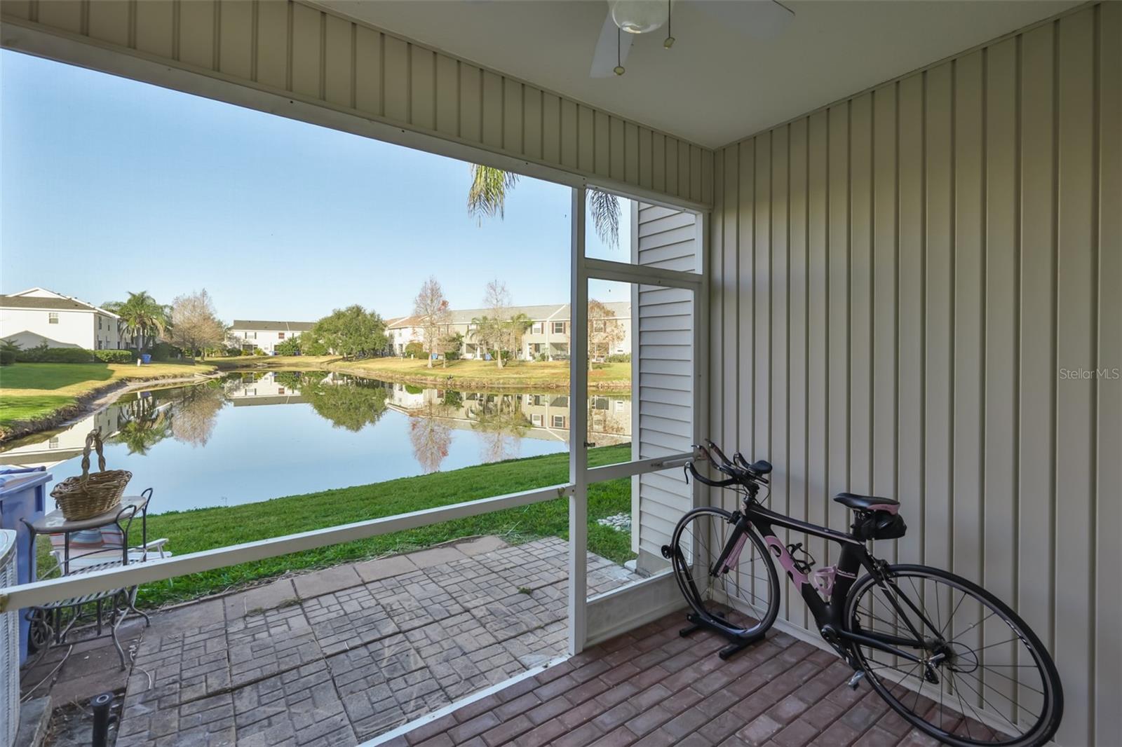 COUNTRY CHASE - Residential