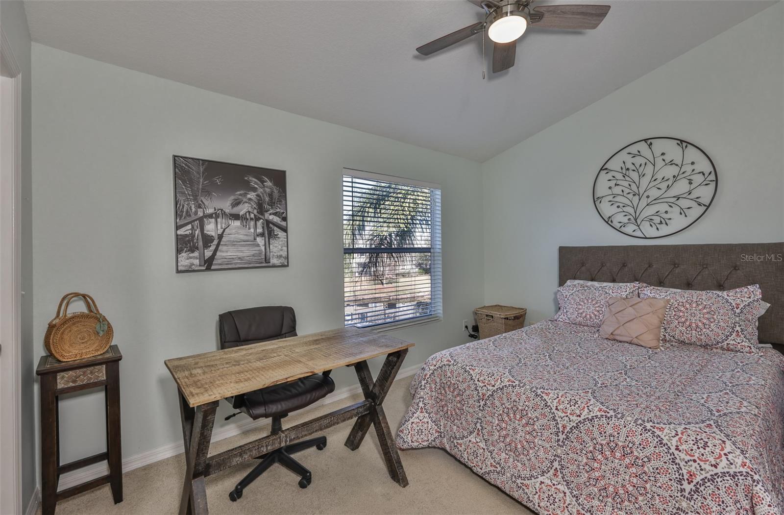 COUNTRY CHASE - Residential