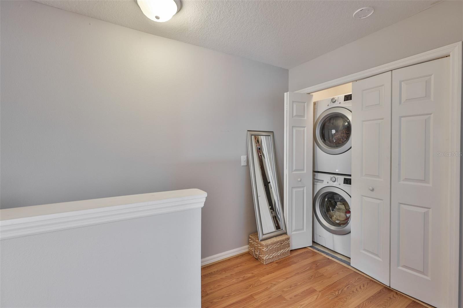 COUNTRY CHASE - Residential