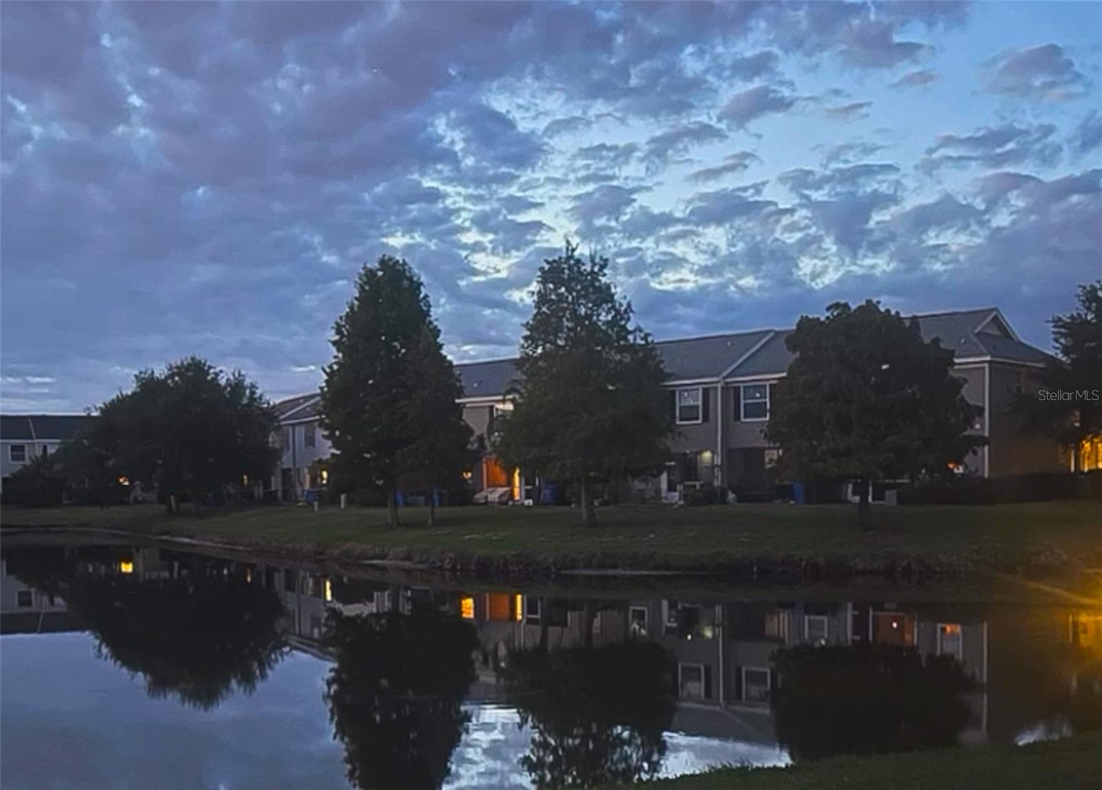 COUNTRY CHASE - Residential