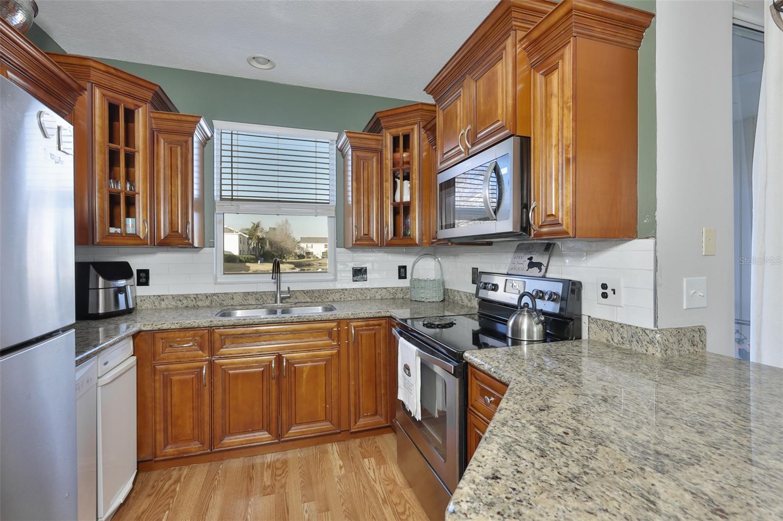 COUNTRY CHASE - Residential