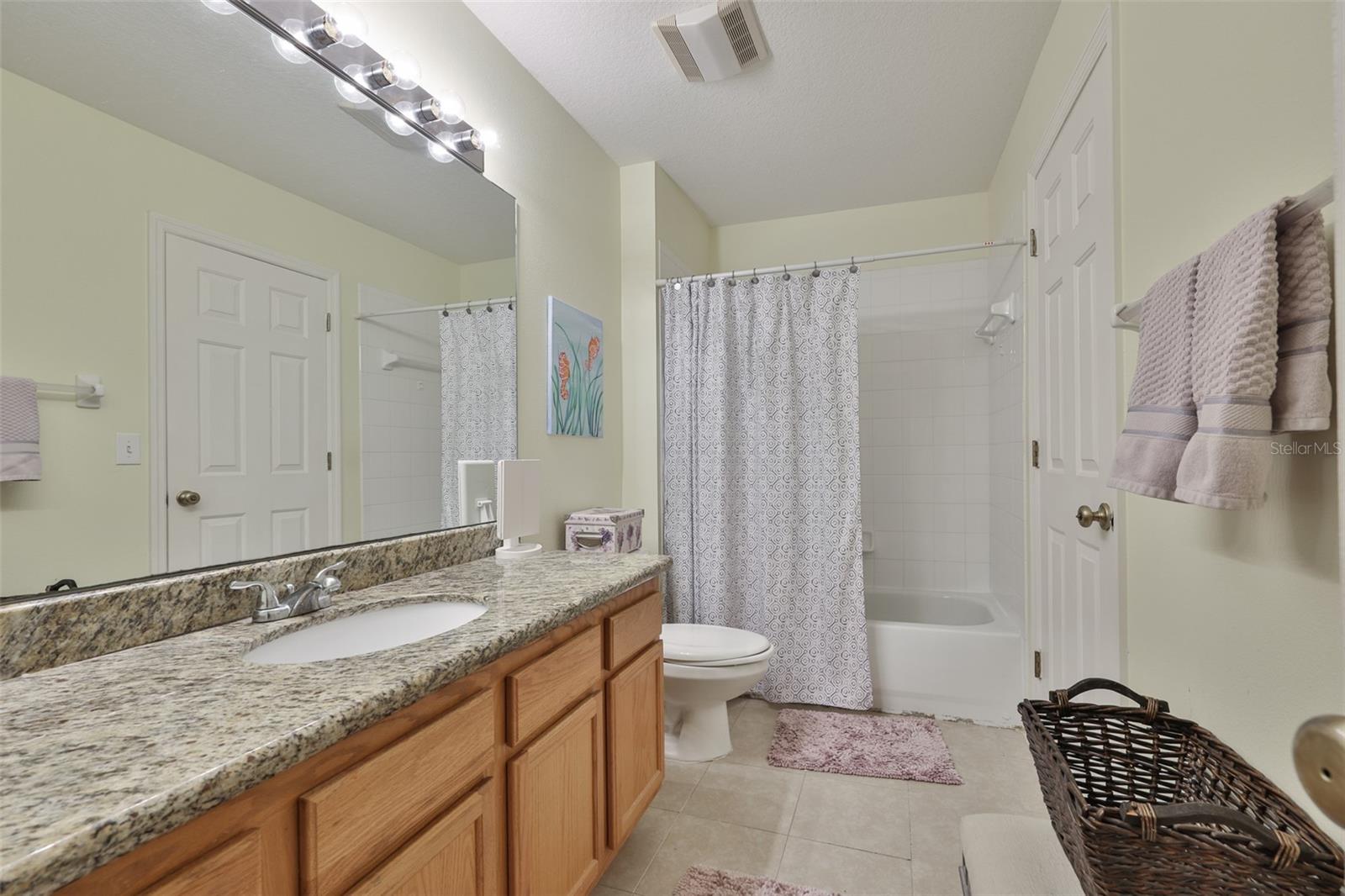 COUNTRY CHASE - Residential