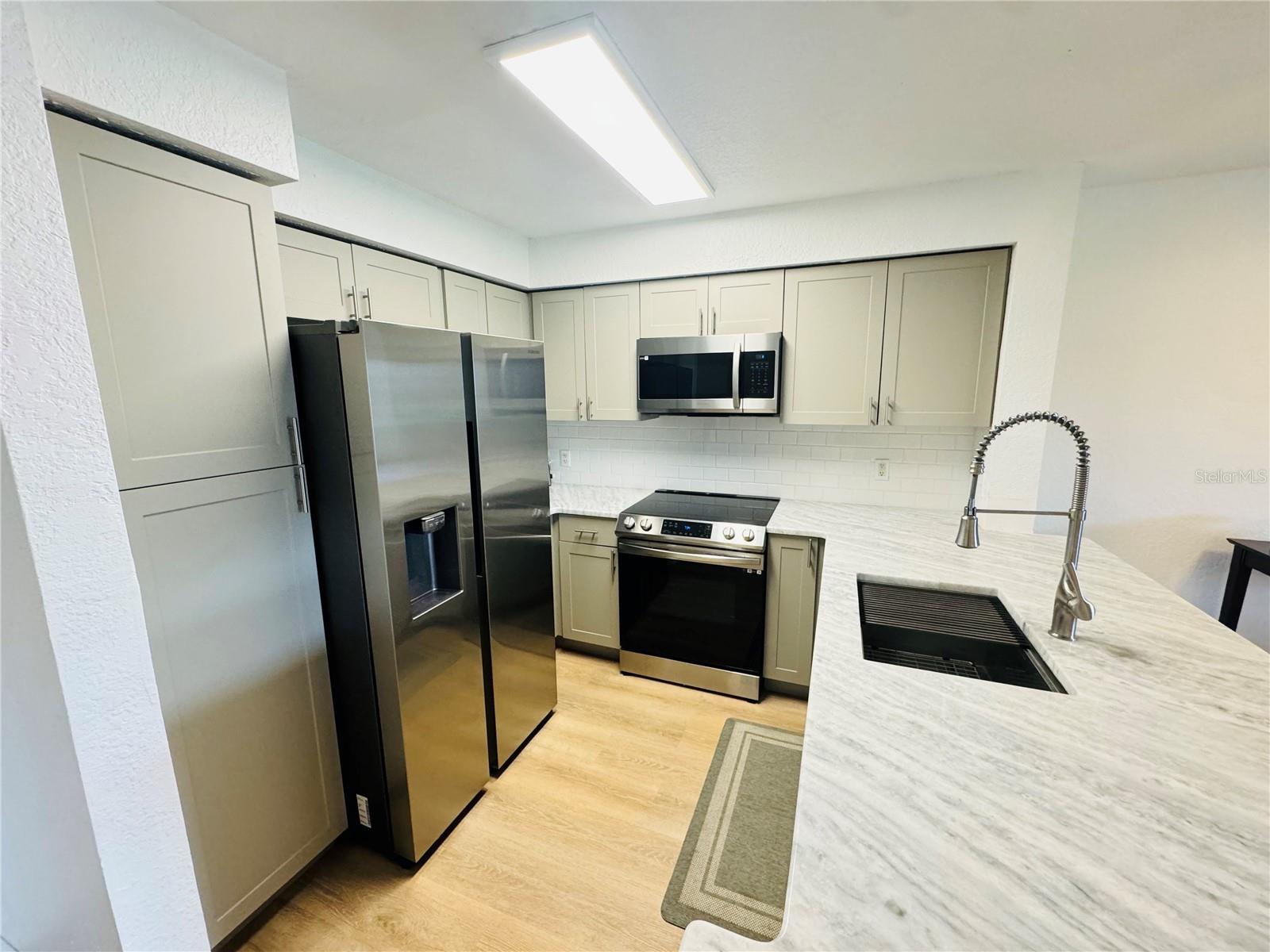 14037 FAIRWAY ISLAND DRIVE 233