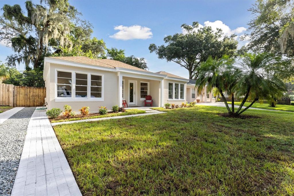Photo of 1209 E Washington Street, Orlando, FL 32801 (MLS # O6339986)