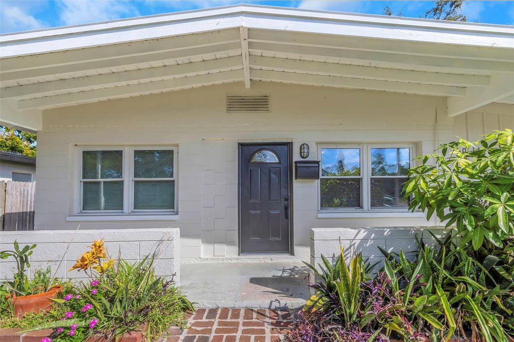 Photo of 6011 67th Avenue N, Pinellas Park, FL 33781 (MLS # L4953034)