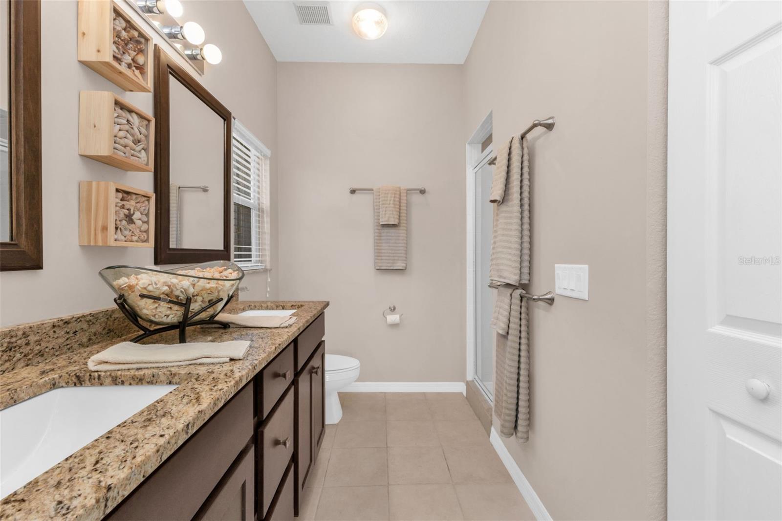 KINGS GATE PH 02 - Residential