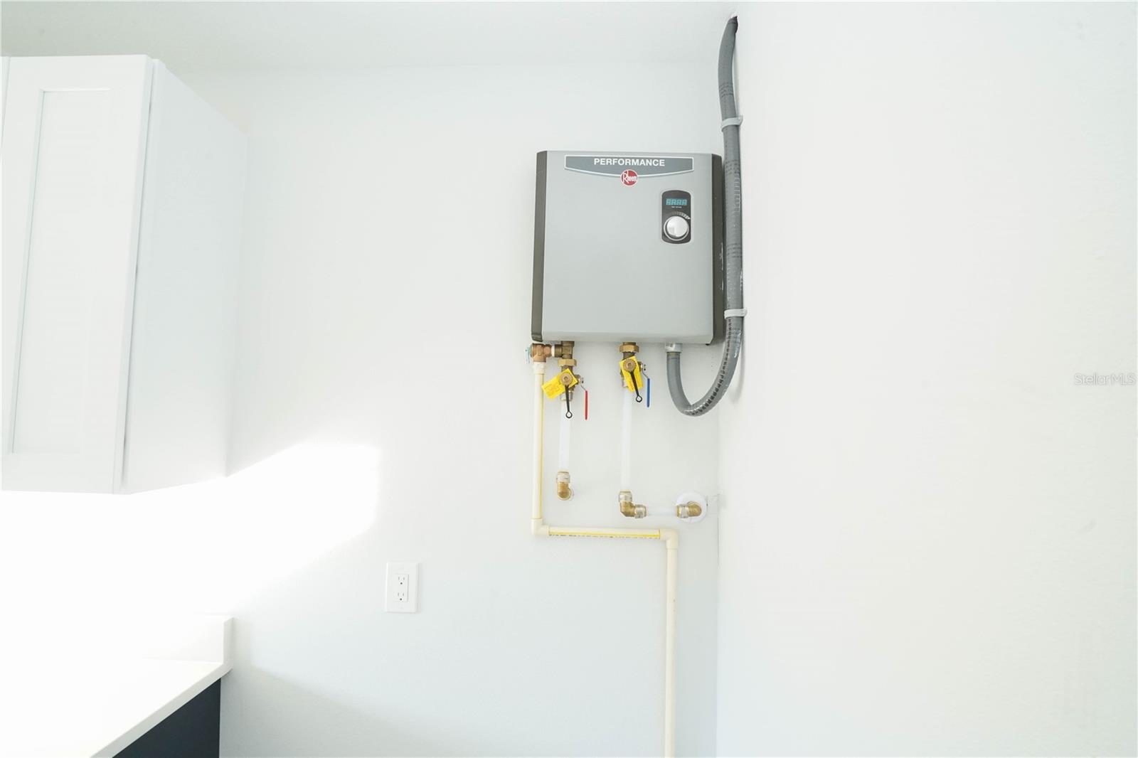 MARTIN MANOR SUB - Residential Lease