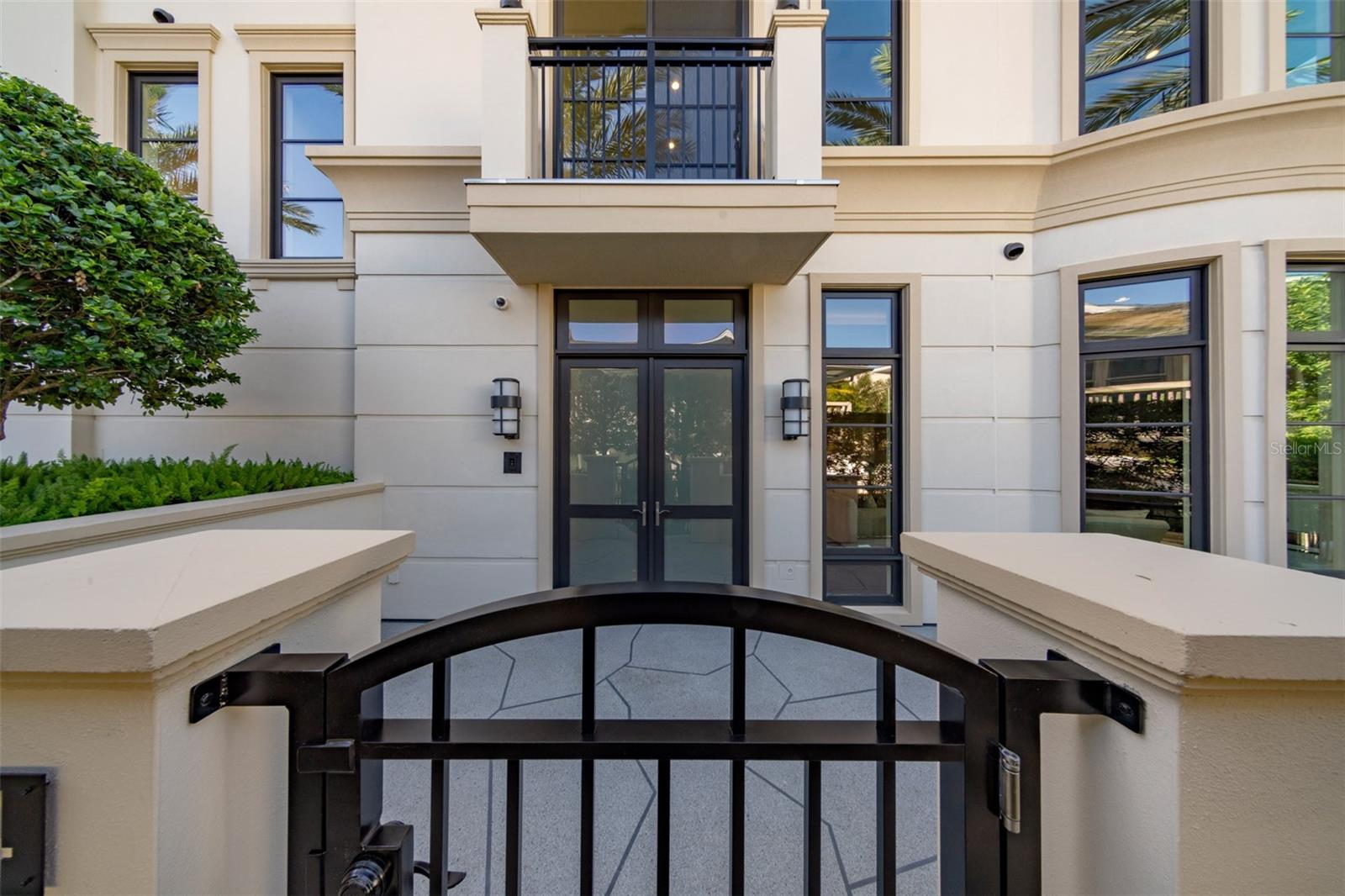 125 S INTERLACHEN AVENUE 4