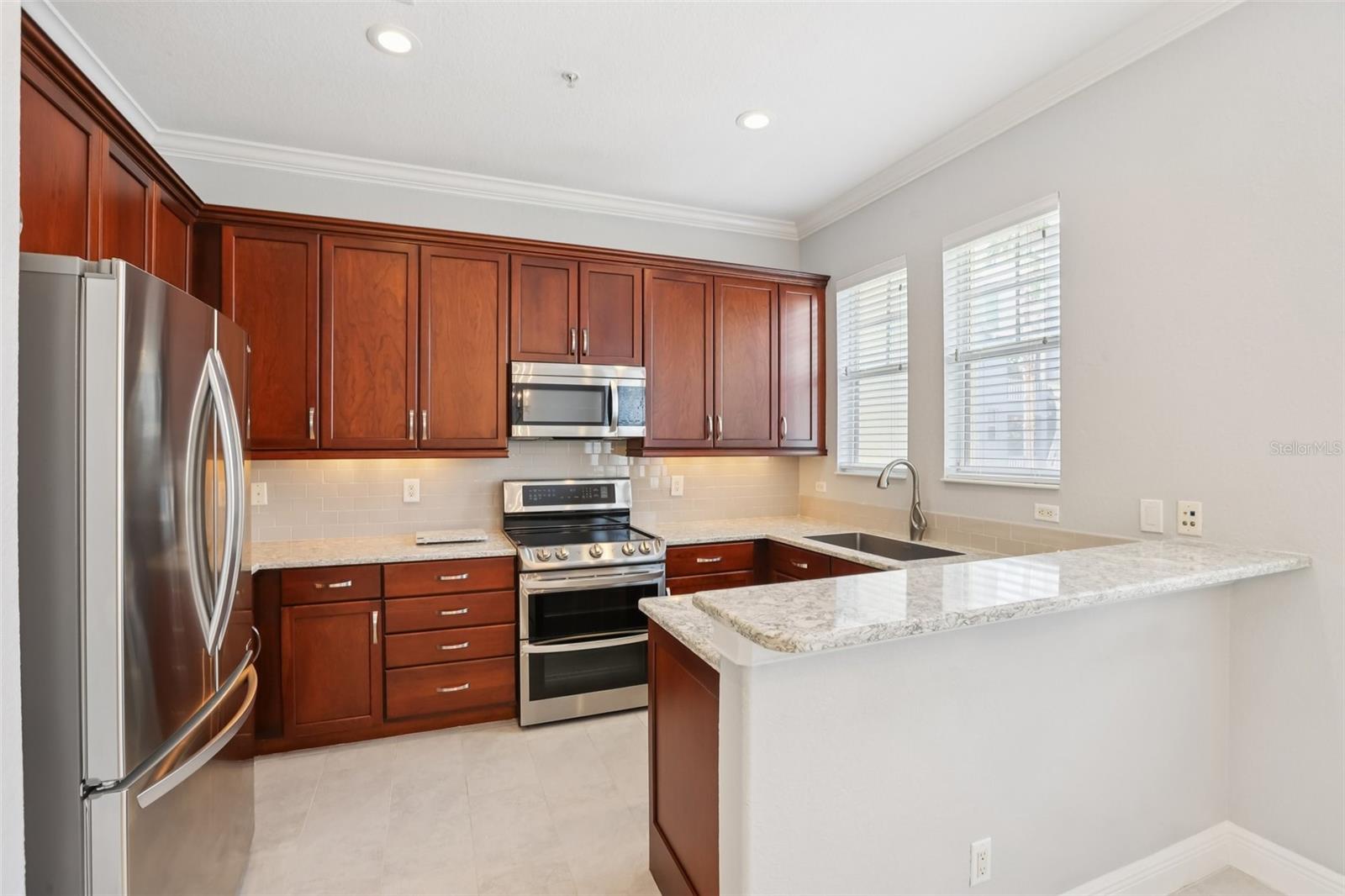 WESTSHORE YACHT CLUB TWNHMS - Residential