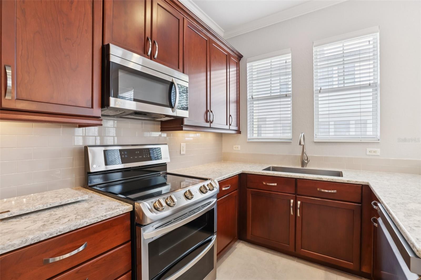 WESTSHORE YACHT CLUB TWNHMS - Residential