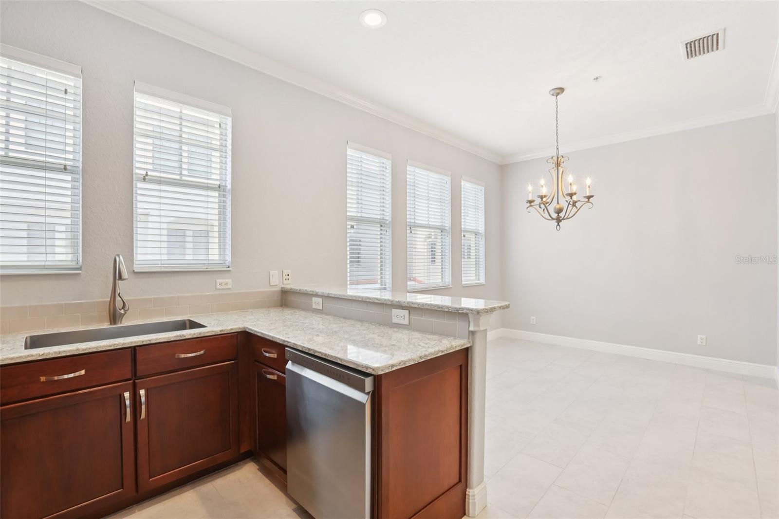 WESTSHORE YACHT CLUB TWNHMS - Residential