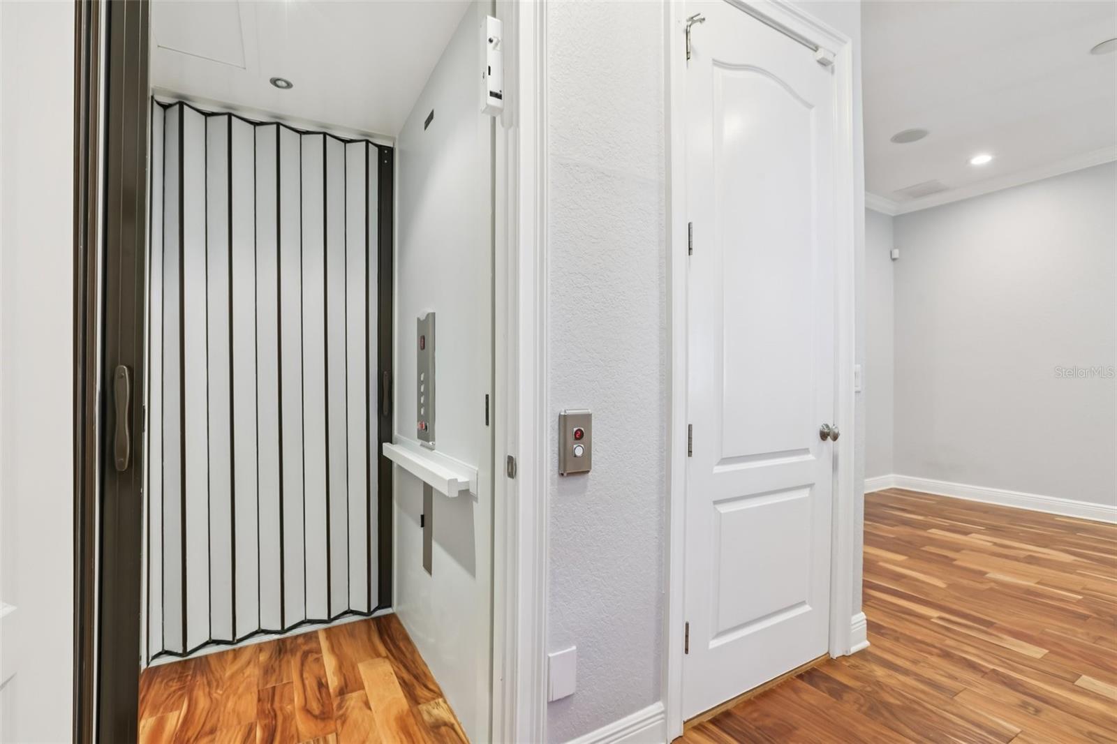 WESTSHORE YACHT CLUB TWNHMS - Residential