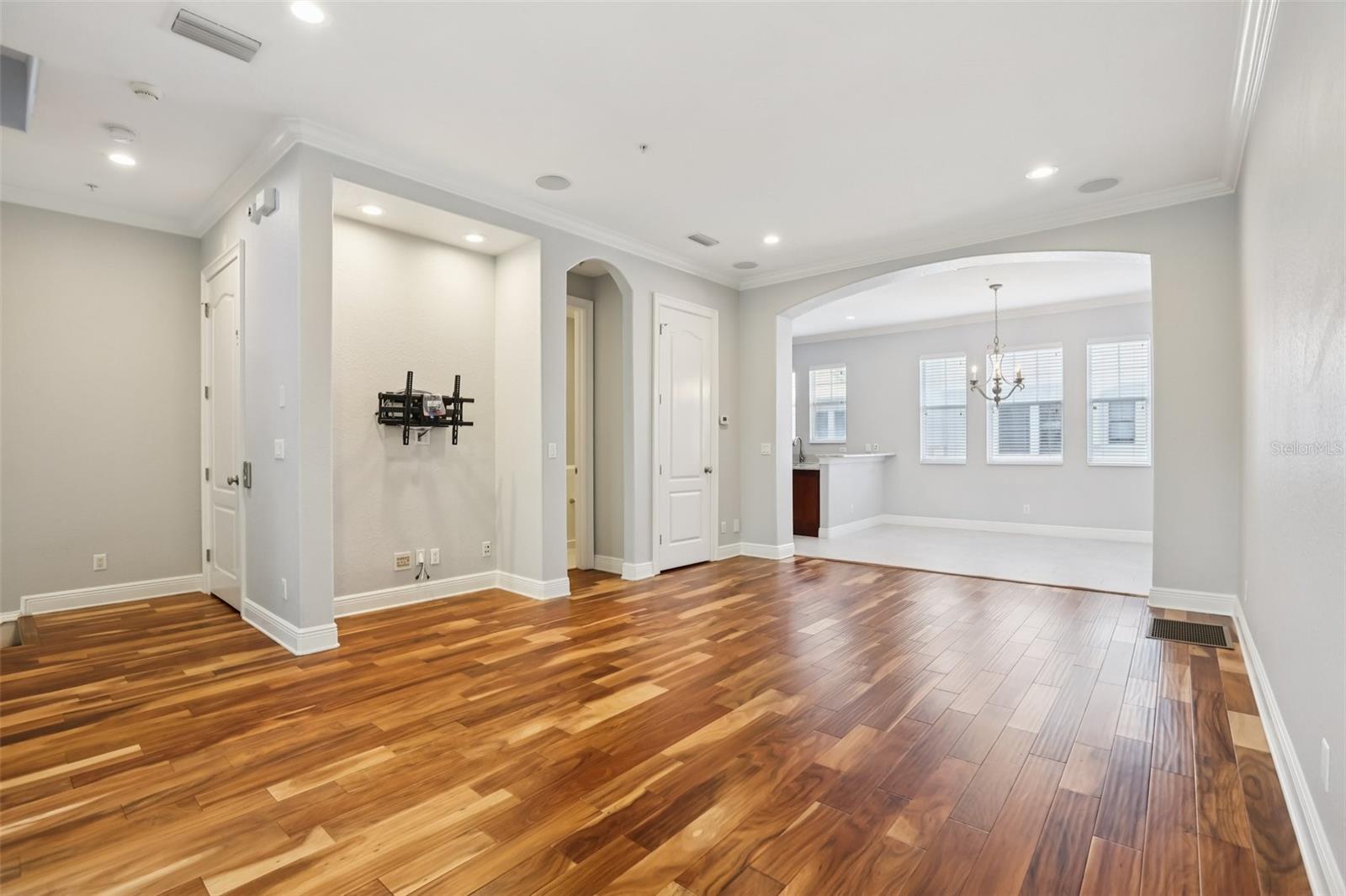 WESTSHORE YACHT CLUB TWNHMS - Residential