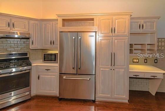 LAKE FOREST SEC 1 - Residential Lease