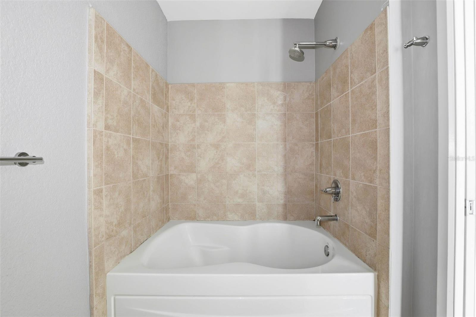 VUE/LK EOLA - Residential Lease