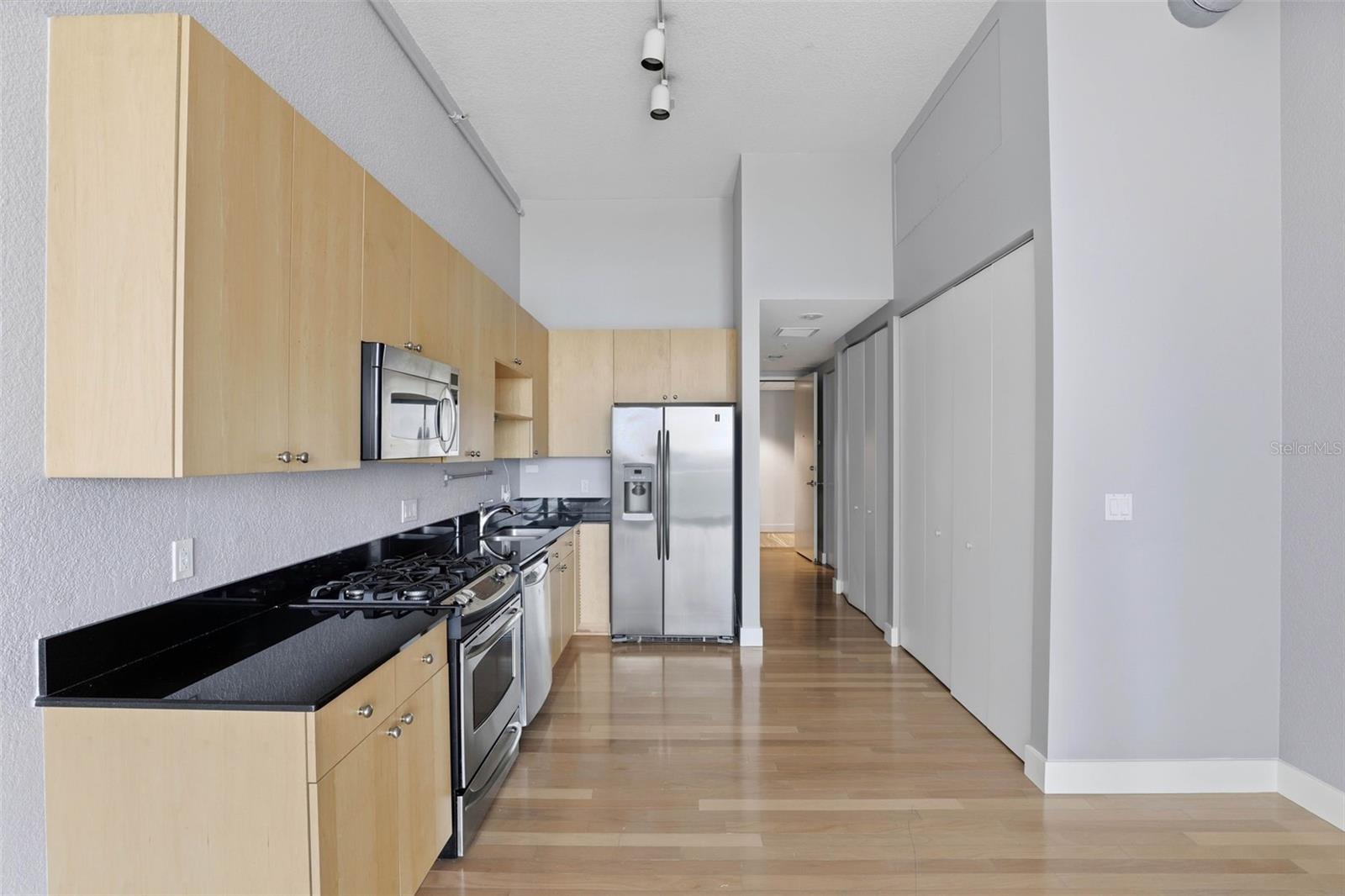 VUE/LK EOLA - Residential Lease