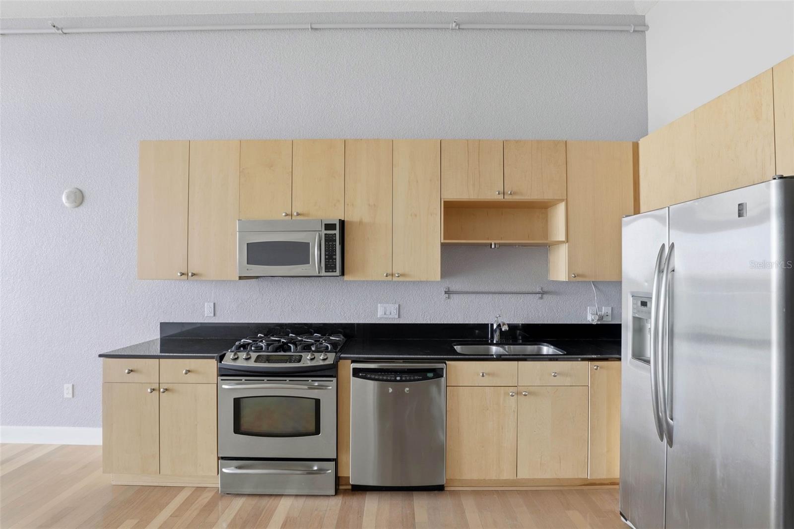 VUE/LK EOLA - Residential Lease