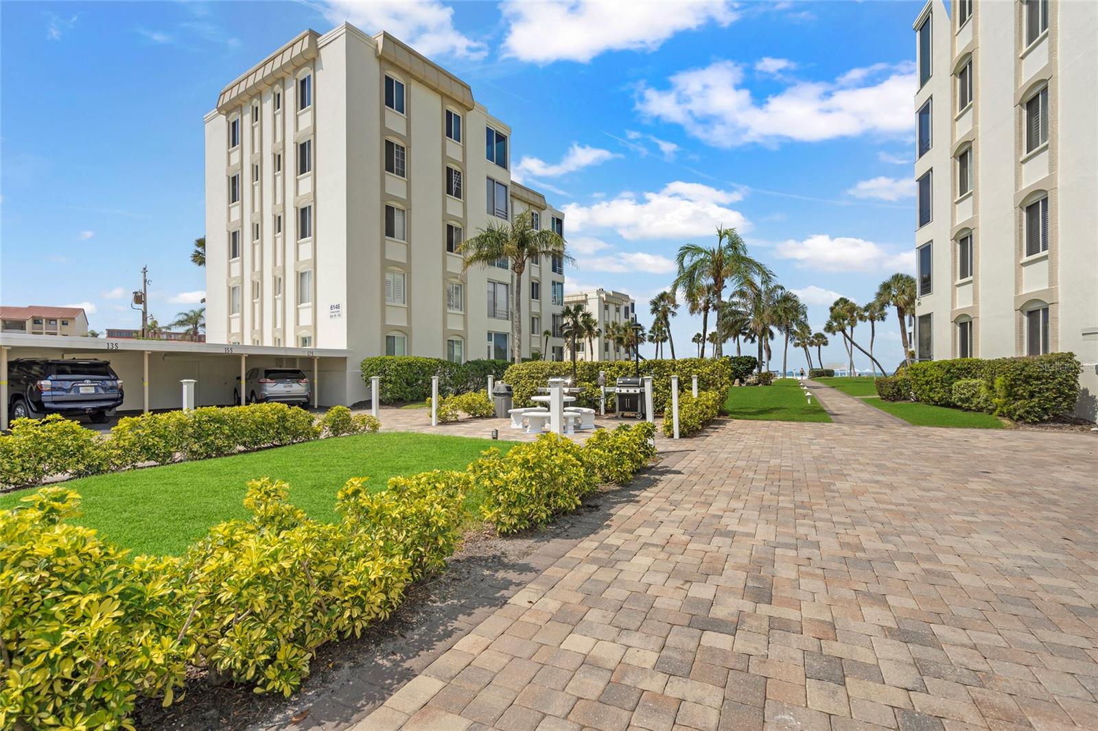 ISLAND HOUSE - Residential