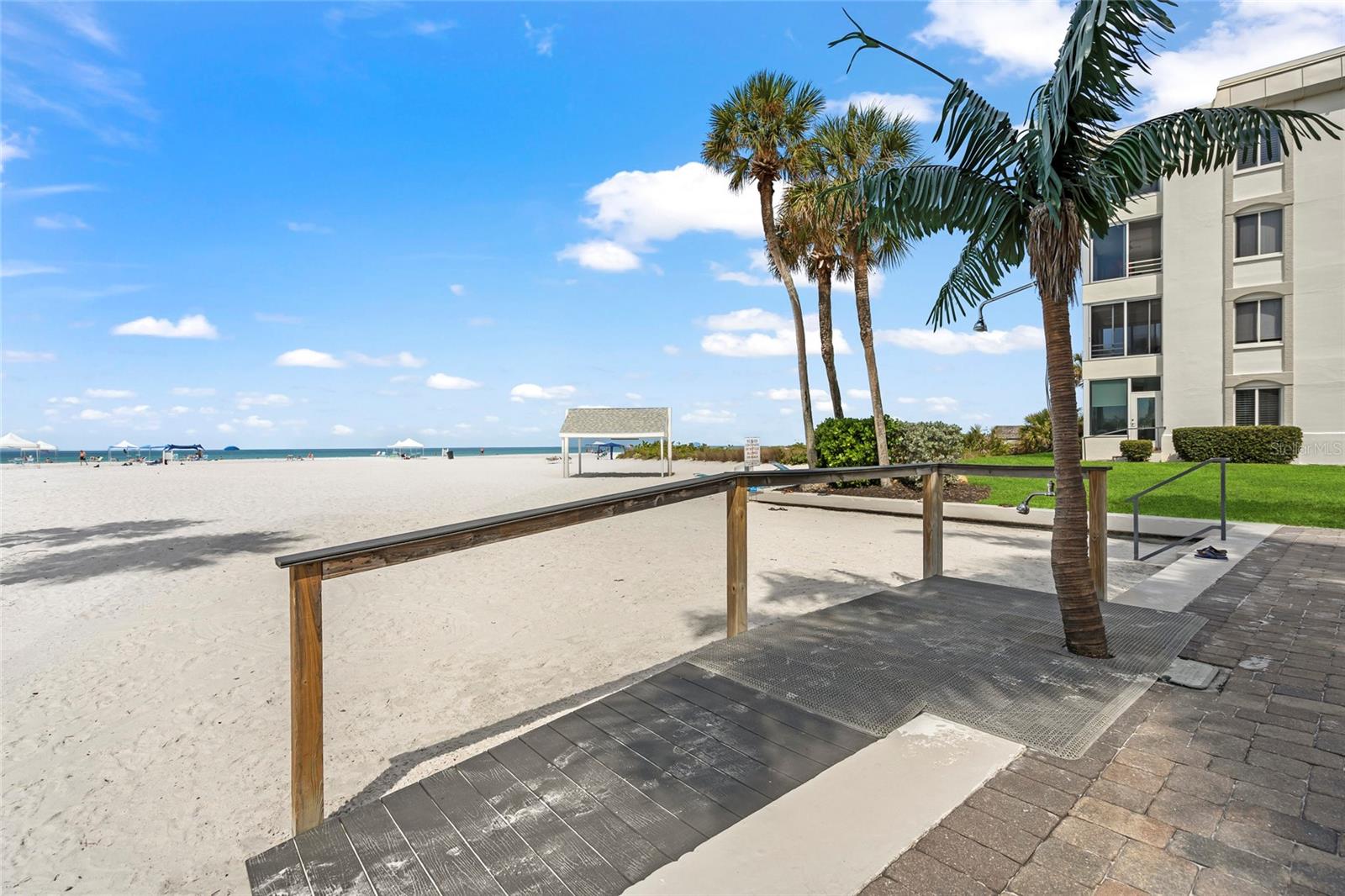 ISLAND HOUSE - Residential