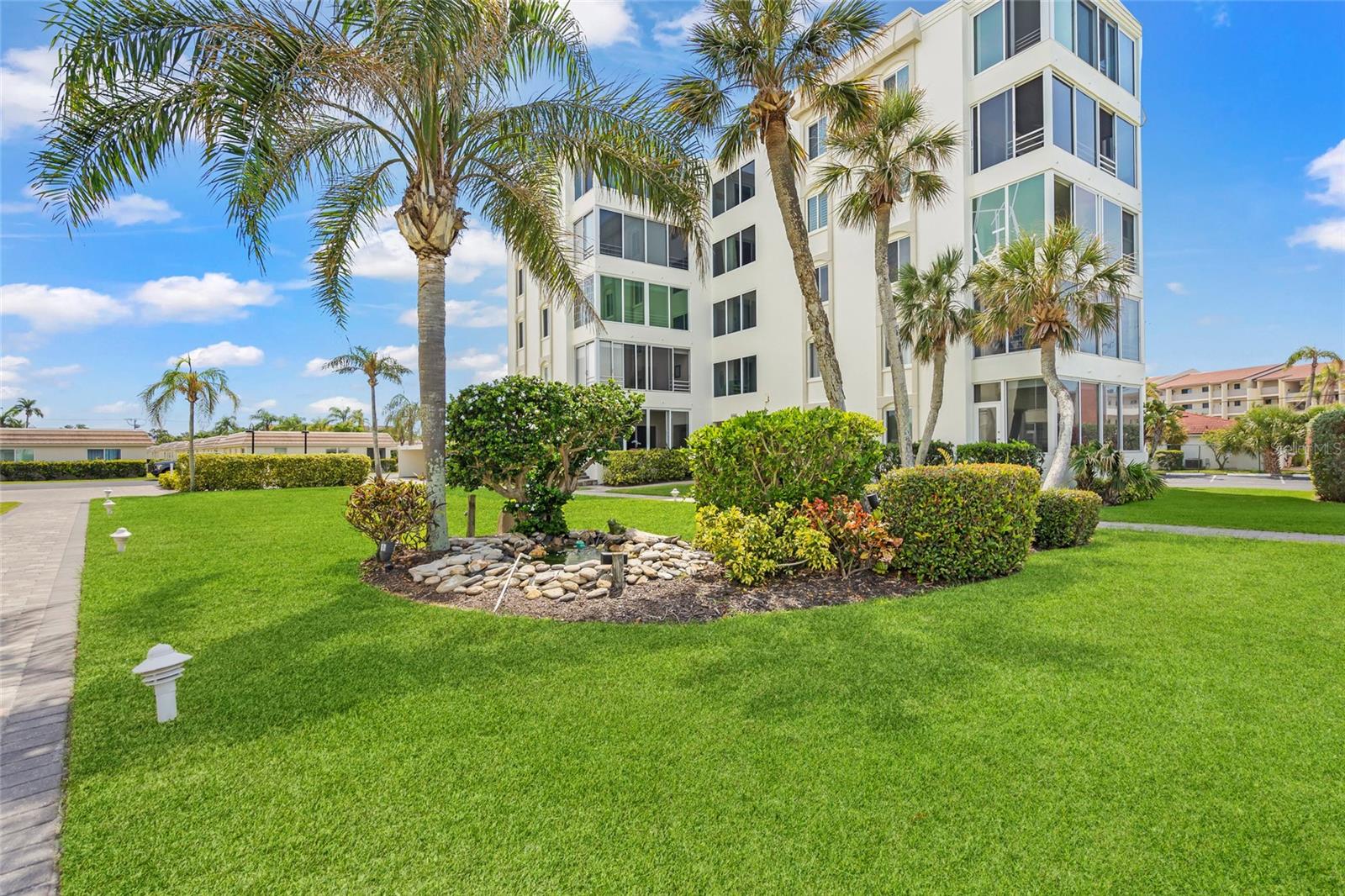 ISLAND HOUSE - Residential