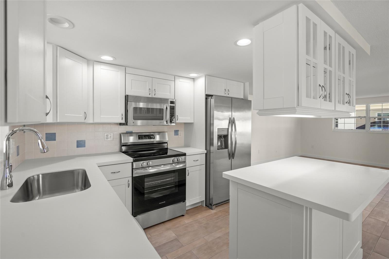 6150 MIDNIGHT PASS ROAD V12