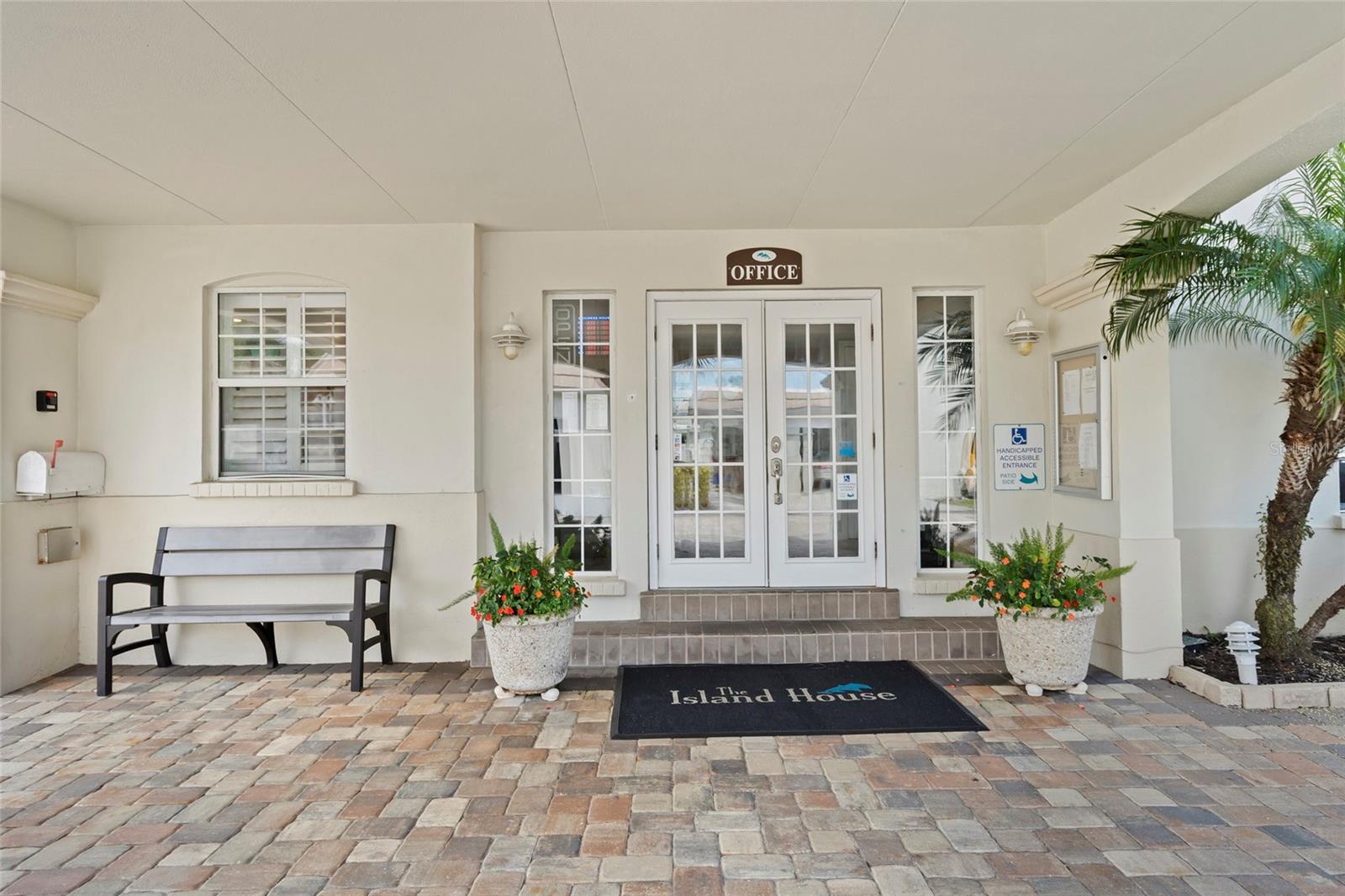 ISLAND HOUSE - Residential