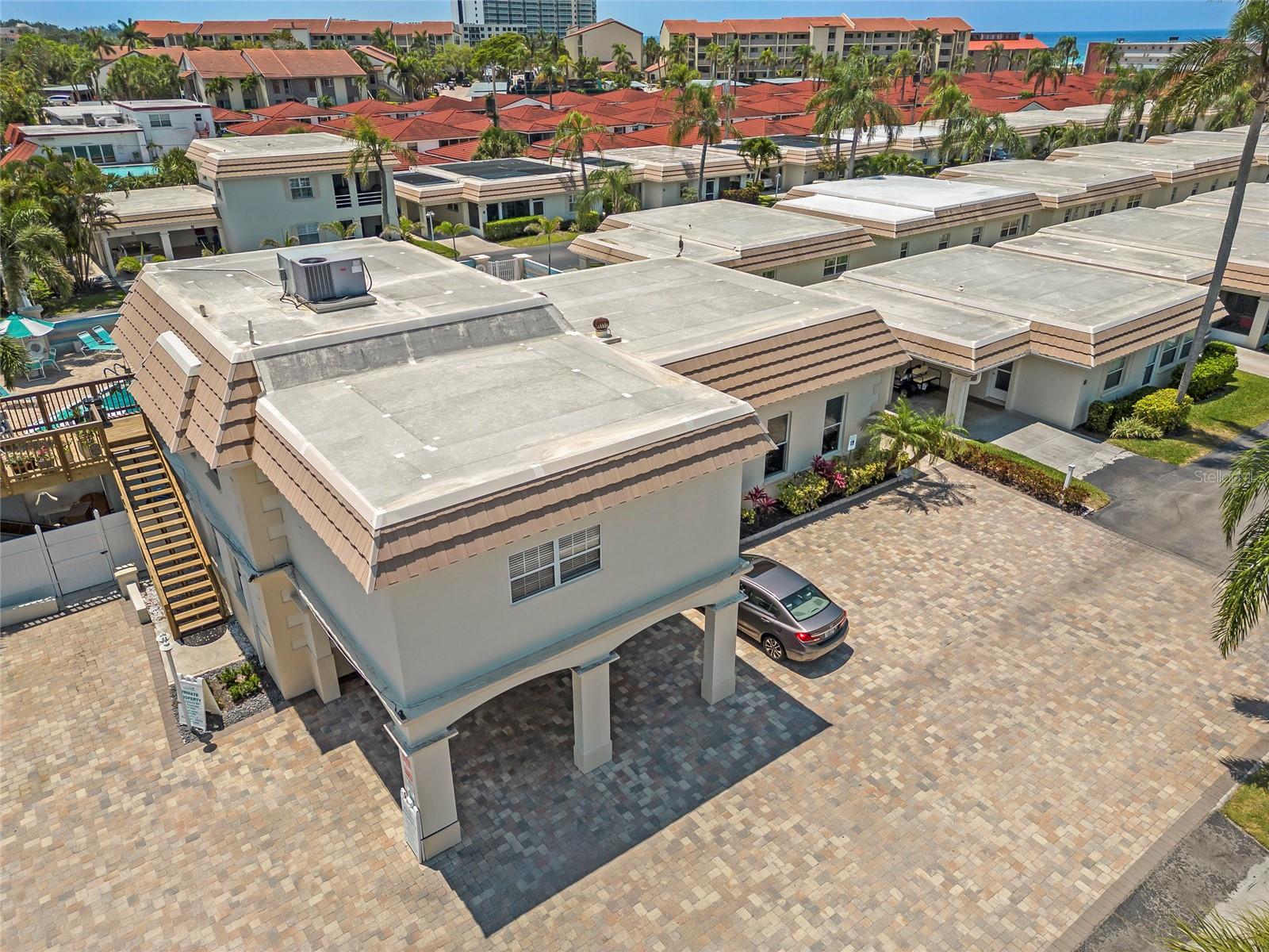 ISLAND HOUSE - Residential