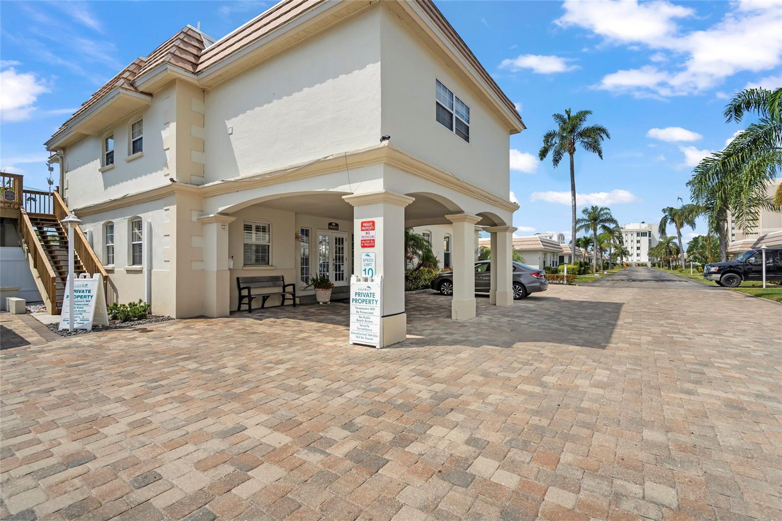 ISLAND HOUSE - Residential