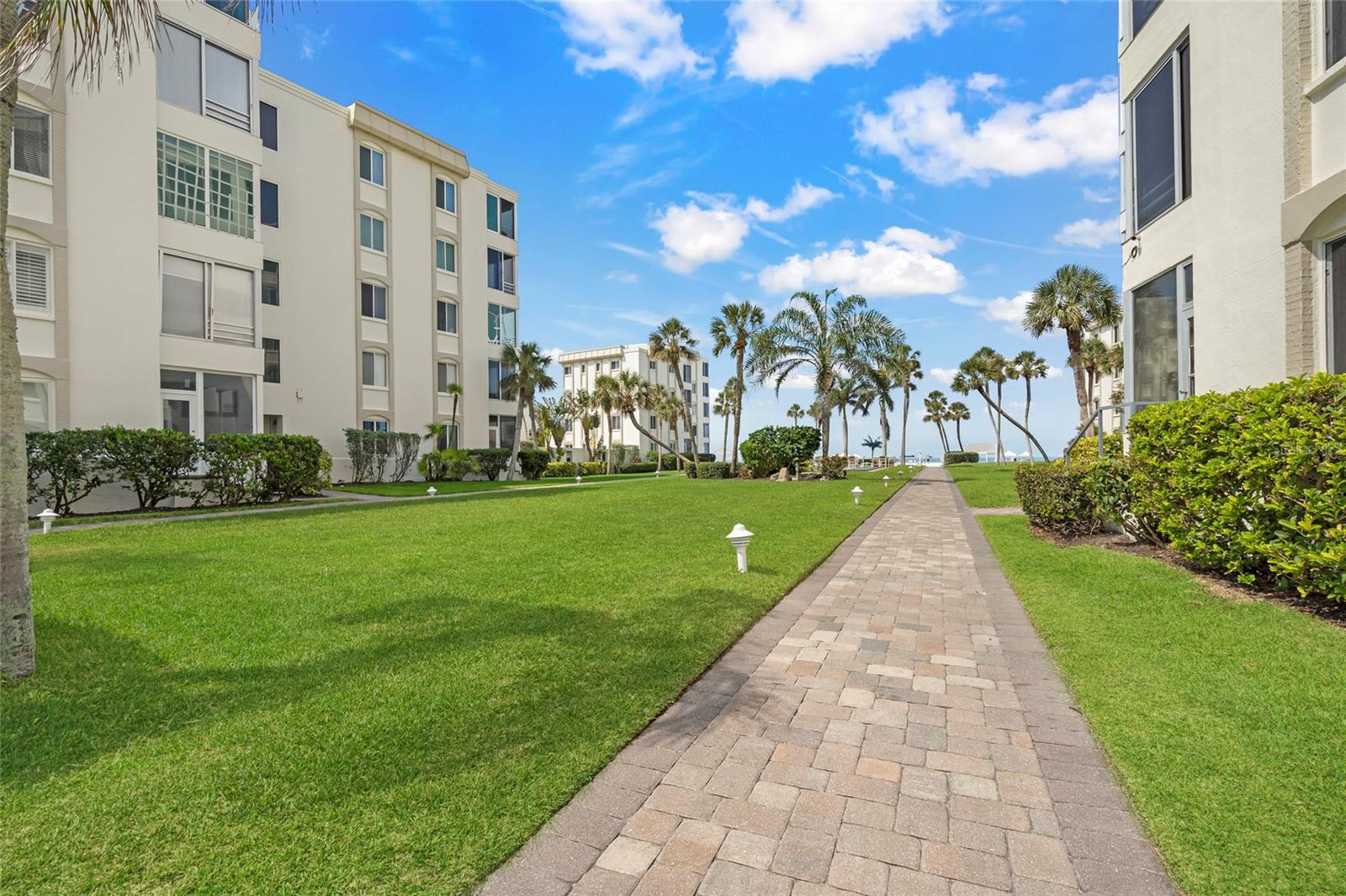 ISLAND HOUSE - Residential