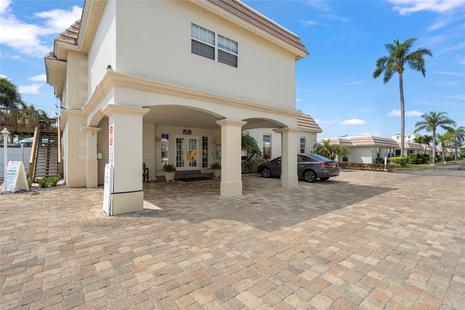 ISLAND HOUSE - Residential