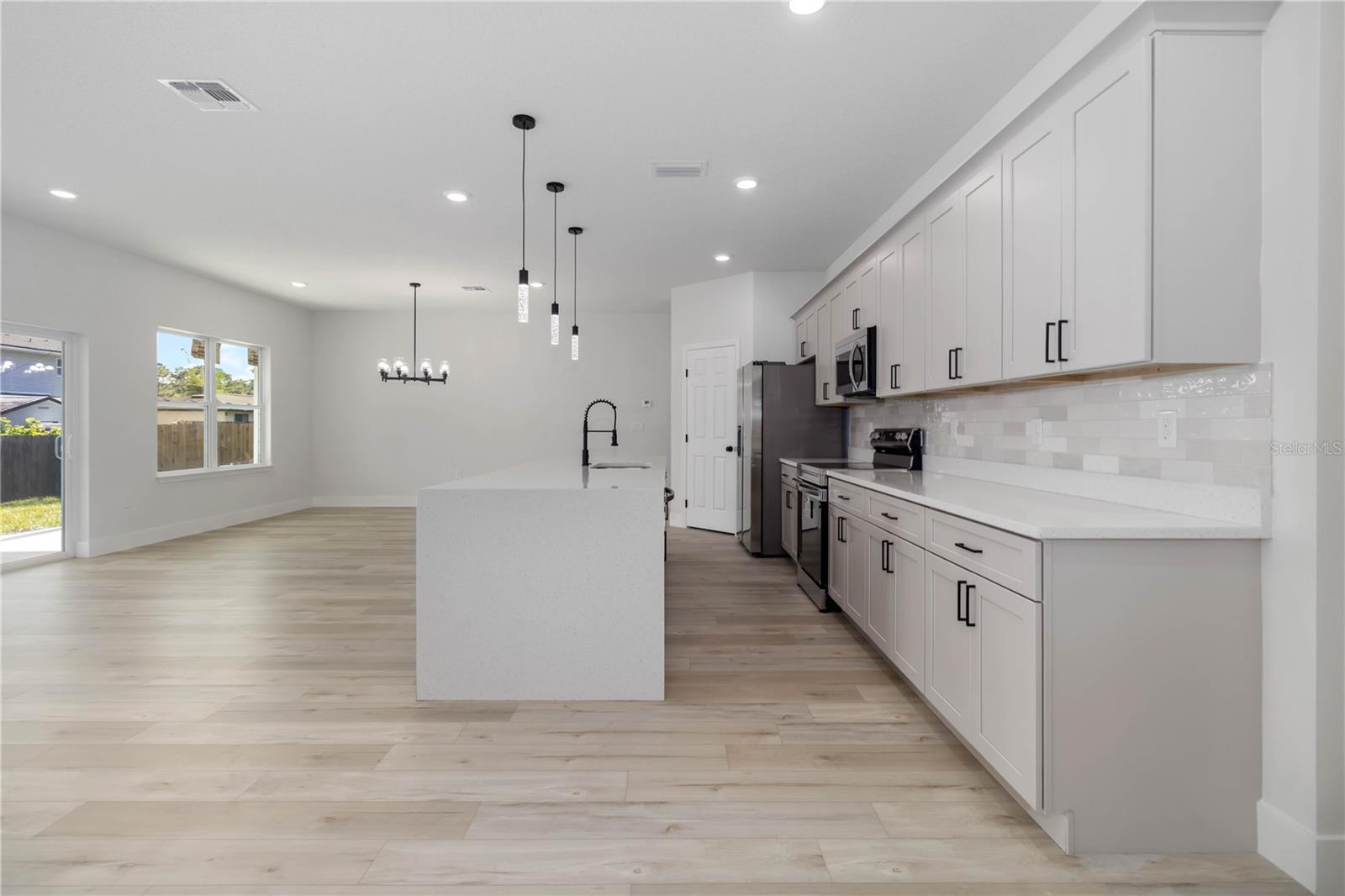 1043 YAKUTAT AVENUE SE