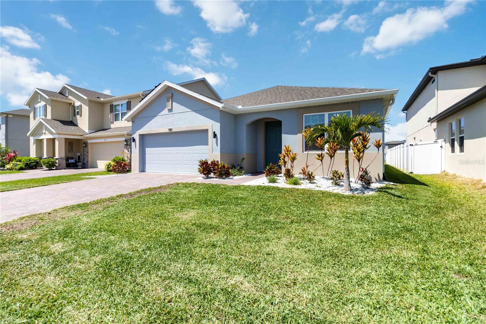 1180 LONE PALM WAY