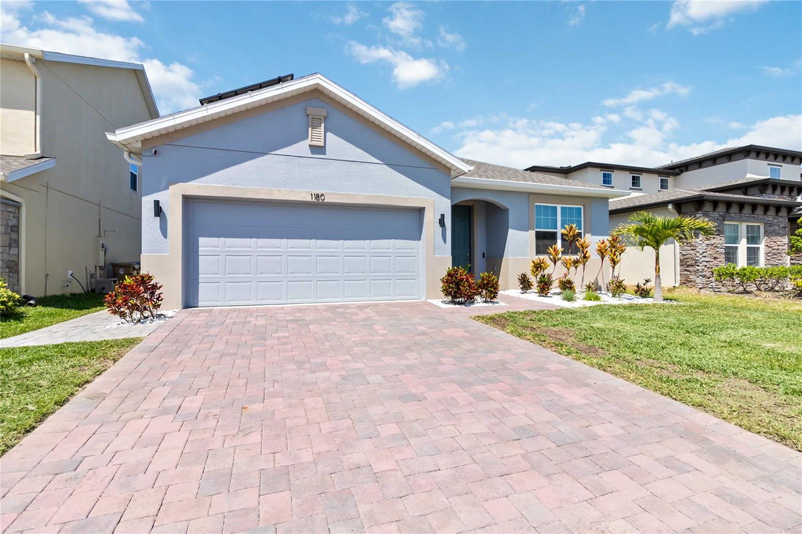 1180 LONE PALM WAY
