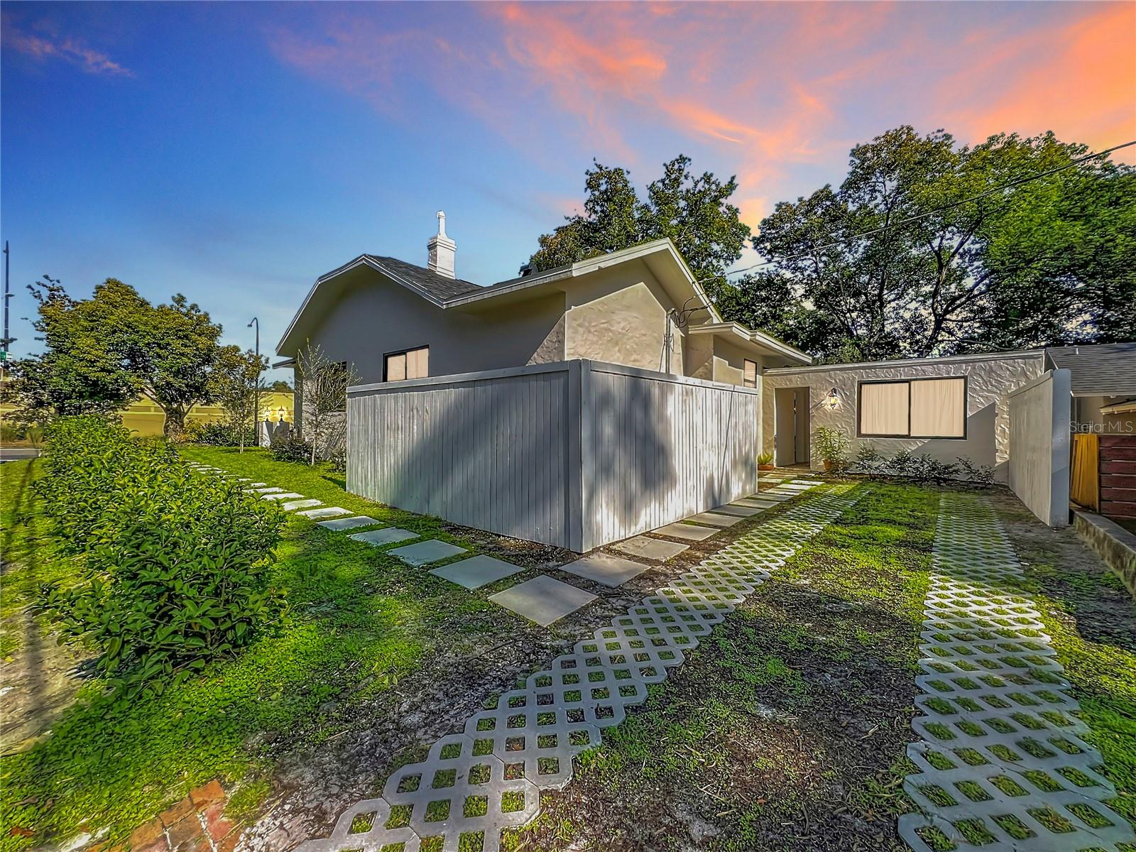 1000 E ANDERSON STREET