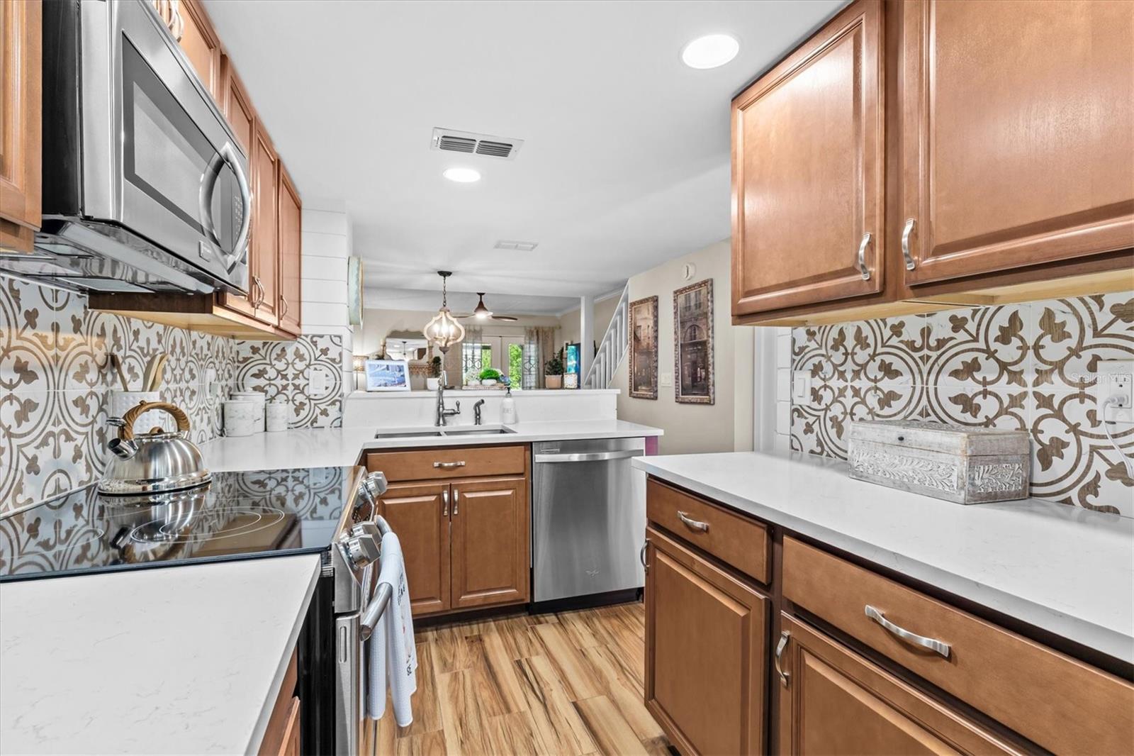 FOX CHASE TWNHMS - Residential