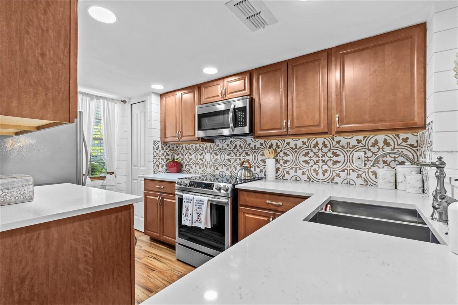 FOX CHASE TWNHMS - Residential