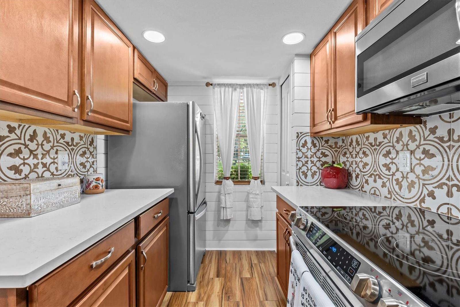FOX CHASE TWNHMS - Residential