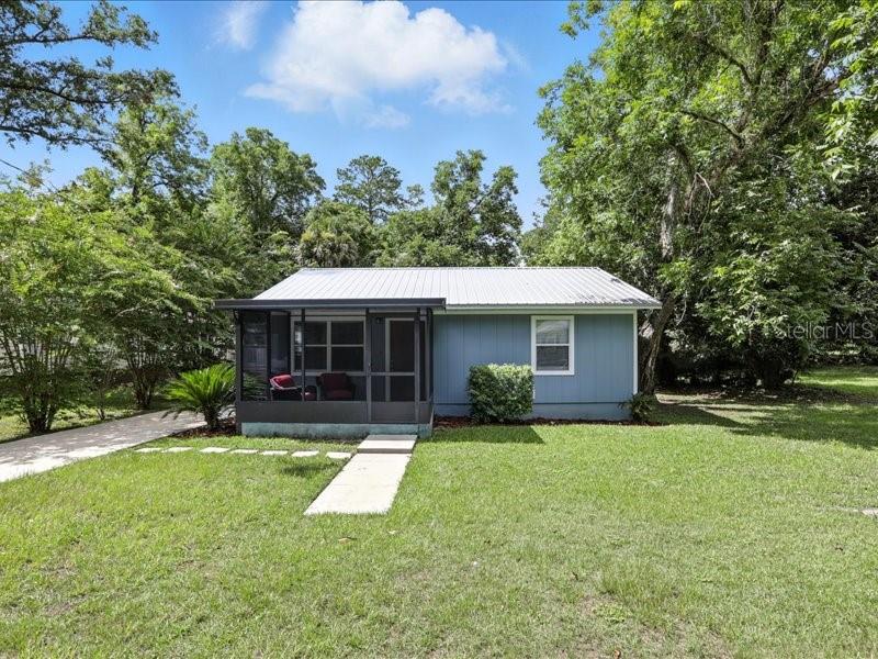 Adorable Downtown Newberry Home. Two bedroom/1 bathroom home in historic downtown Newberry--completely renovated & turn-key ready. Renovated with style and quality in mind including new metal roof, new windows, new luxury vinyl plank flooring, freshly painted interior & exterior, new kitchen with stone counters & wood cabinets and new appliances, and new Hardie siding. New hot water heater. Luxury vinyl plank floors and new porcelain tile flooring. No carpet in home. Bright and cheerful in all rooms.
This home is situated on a quiet downtown Newberry street within walking distance to the post office and all your favorite Newberry shoppes & restaurants. Plenty of room for a garden on this quarter of an acre lot (.24). Quaint front door to enjoy your morning coffee. Home shows like a vintage cottage but was constructed in 1995! Eligible for VA, FHA and USDA.