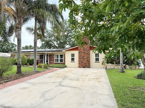 Photo of 2523 Krueger Ln, Tampa, FL 33618 (MLS # TB8392629)