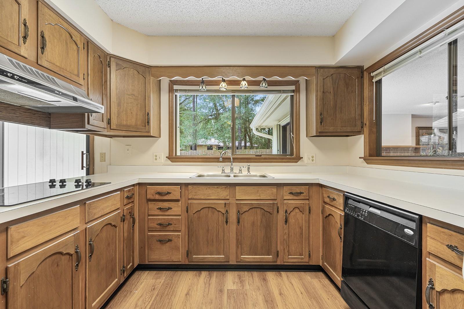 1637 RED MANGROVE DRIVE