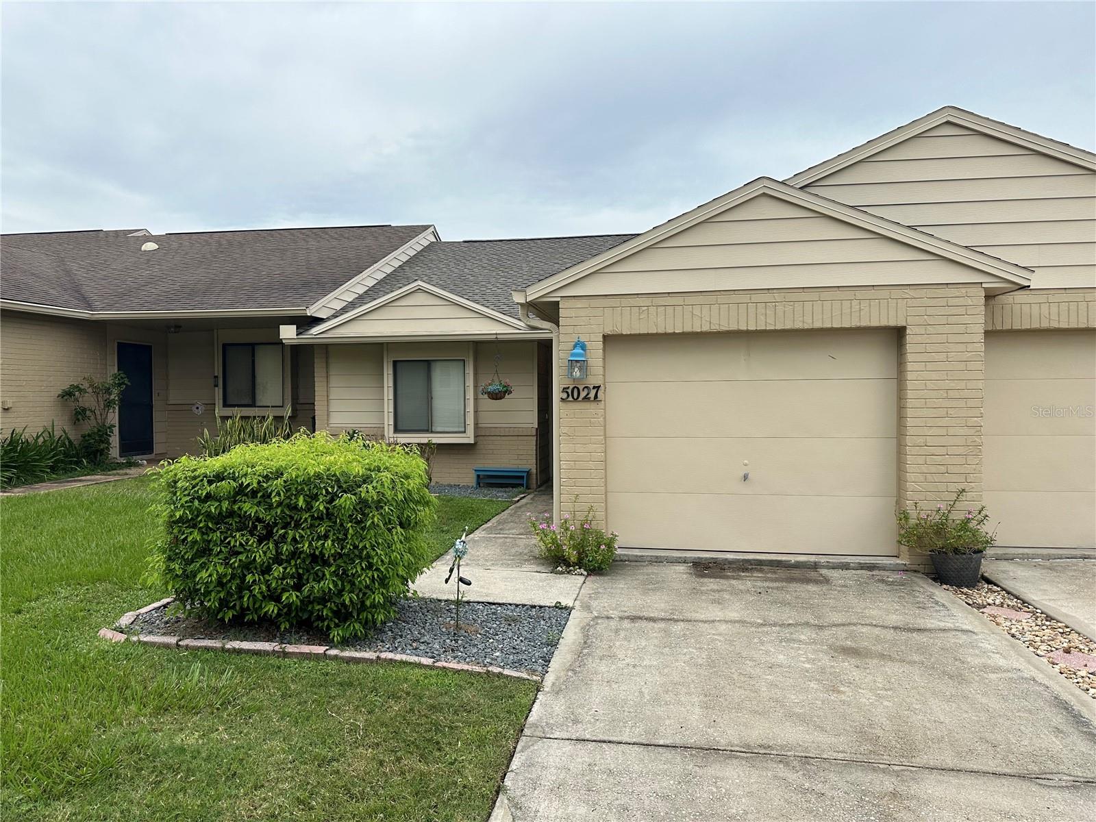 Great 2/2 villa in a 55 plus community. Move in ready. Accepts pets.