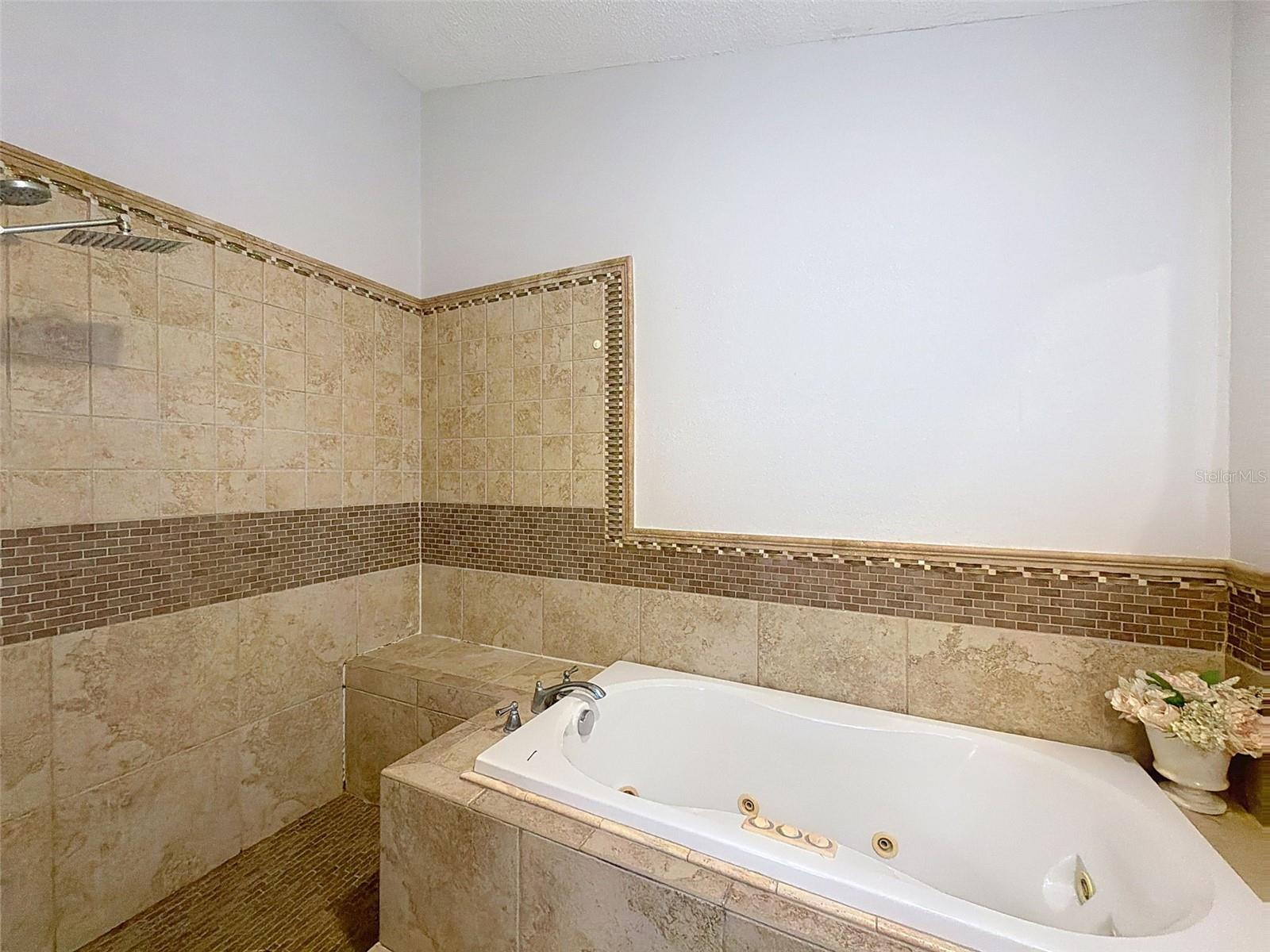 FIELDSTONE VILLAGE AT WOODFIELD - Residential