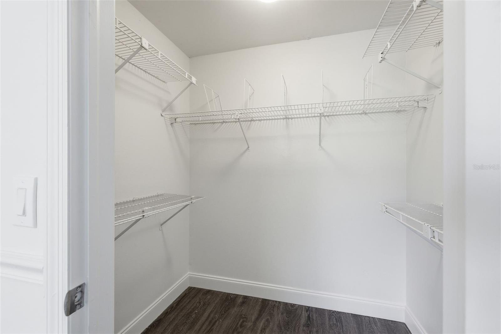 CHATEAUX DE VILLE - Residential