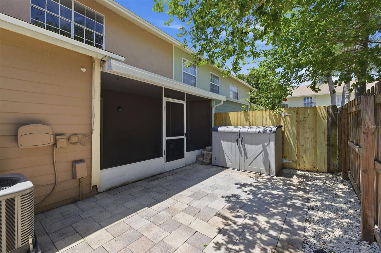 CHATEAUX DE VILLE - Residential