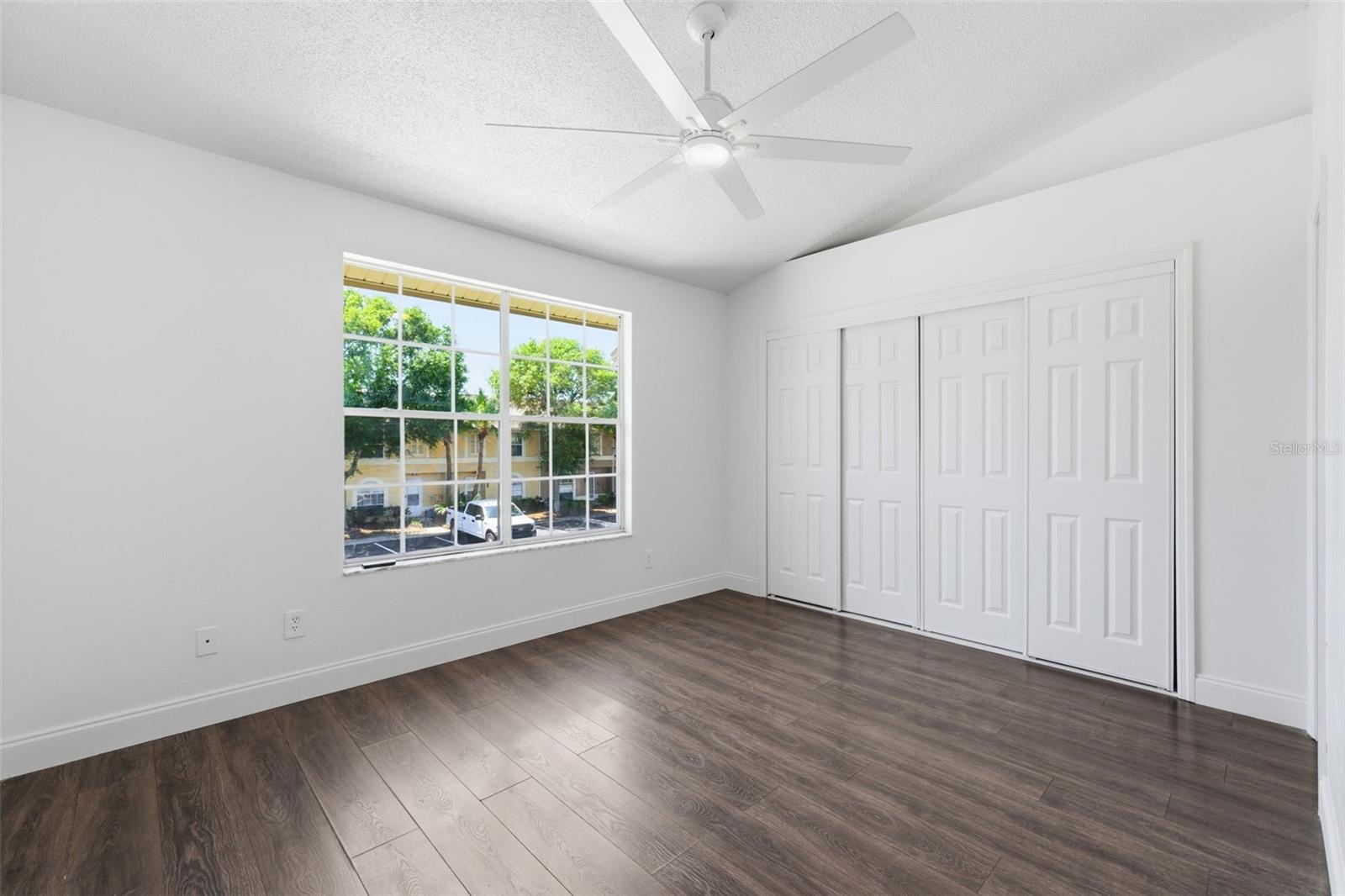 CHATEAUX DE VILLE - Residential