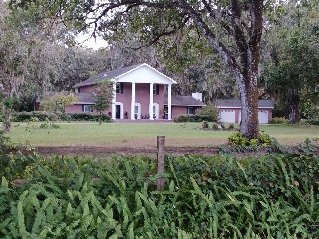Photo of 5151 Shakespeare Drive, Dover, FL 33527 (MLS # TB8434433)