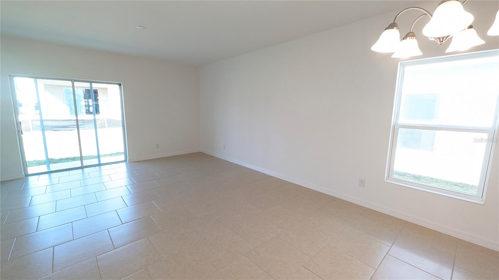 TRINITY LAKES - Residential Lease