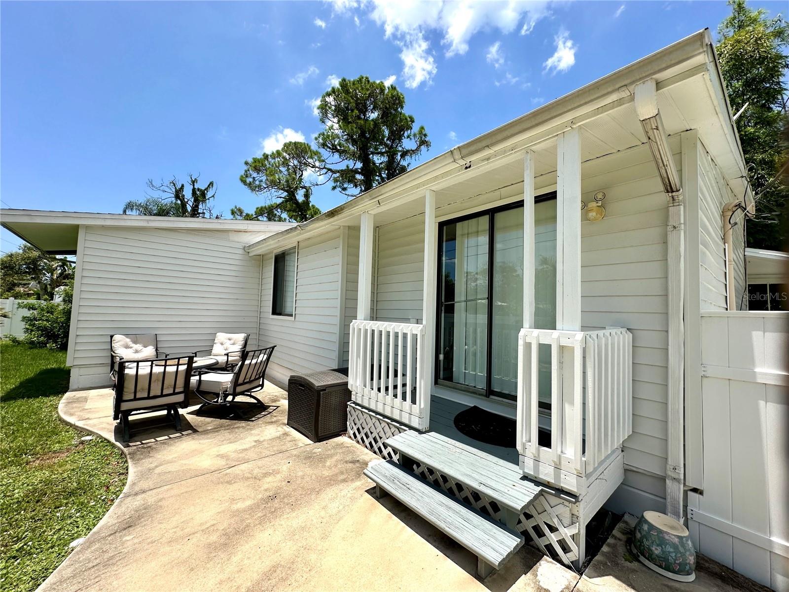 1581 ROYAL ROAD