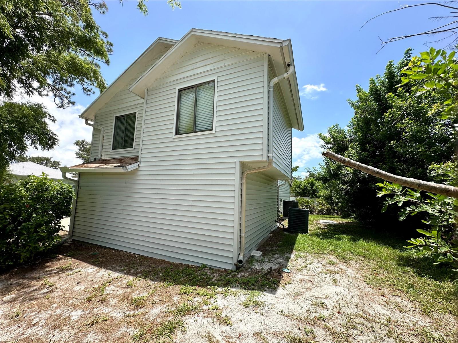 1581 ROYAL ROAD